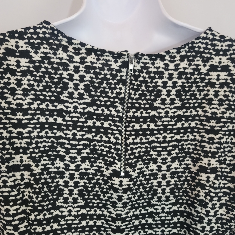 ❤ 3/$25 Casual Couture Top - Picture 5 of 7